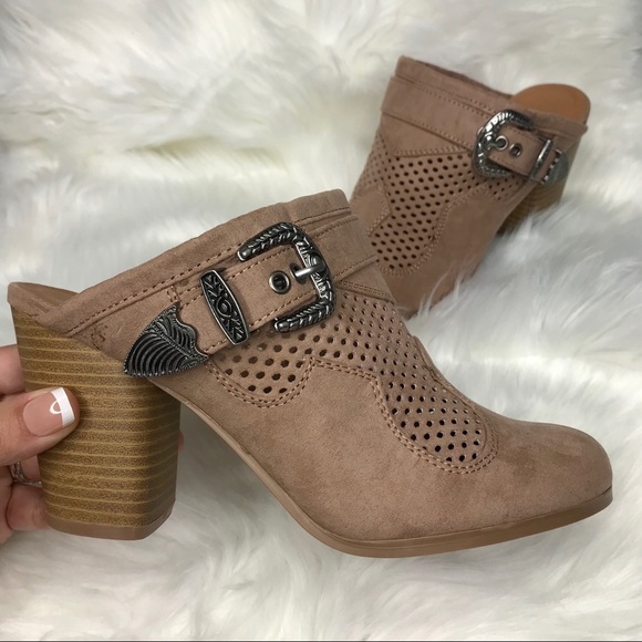 Shoes - 👢TRENDY TAUPE PERFORATED SIDE BUCKLE STACKED